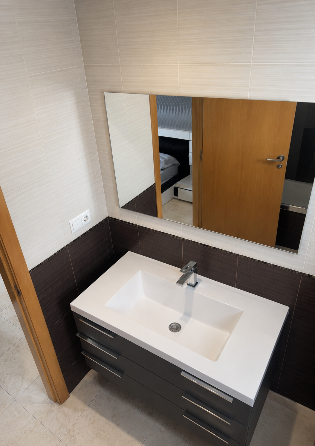 Amplio ático moderno con gran terraza privada miniatura 5