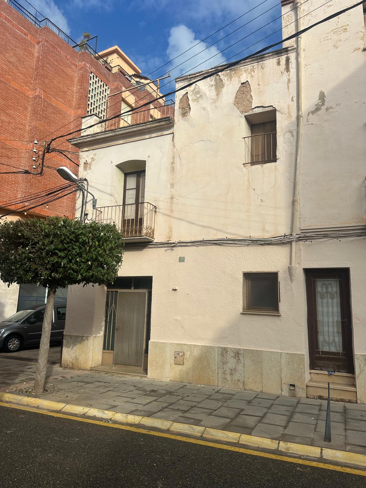 Venta del 50% indiviso de casa urbana en Alcanar – C/ Nova 10