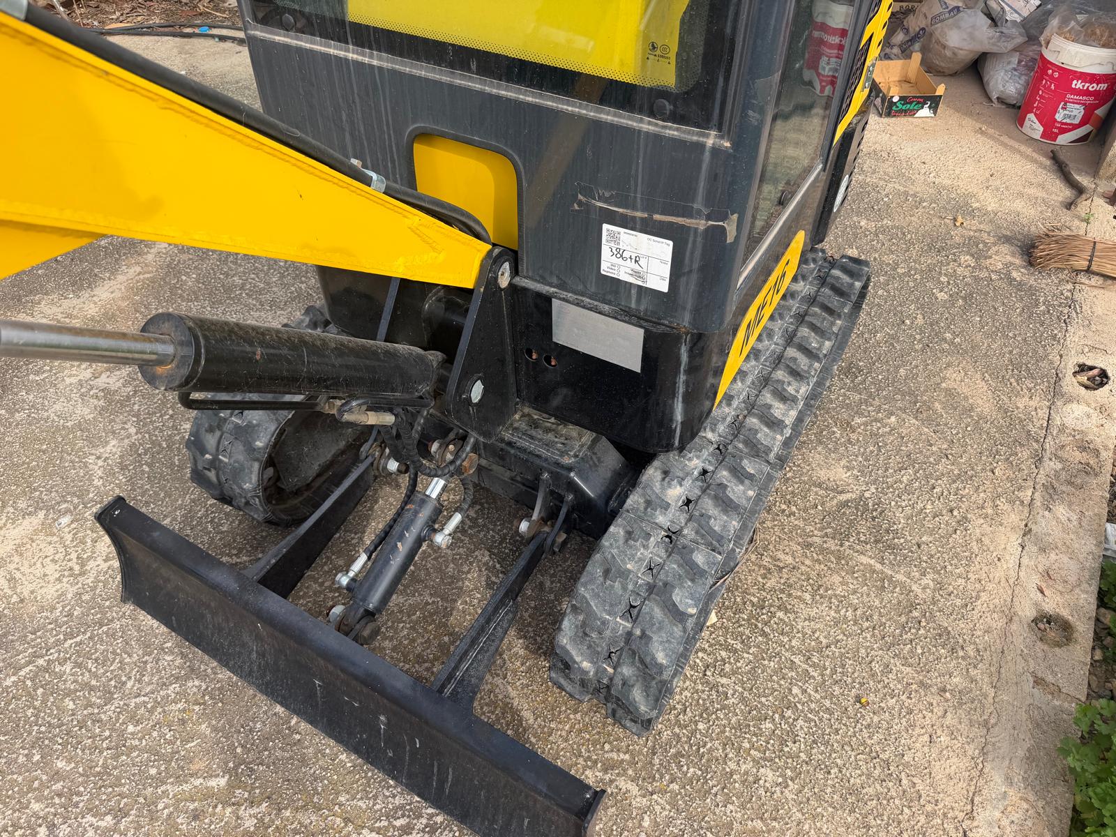 MINI EXCAVADORA miniatura 5