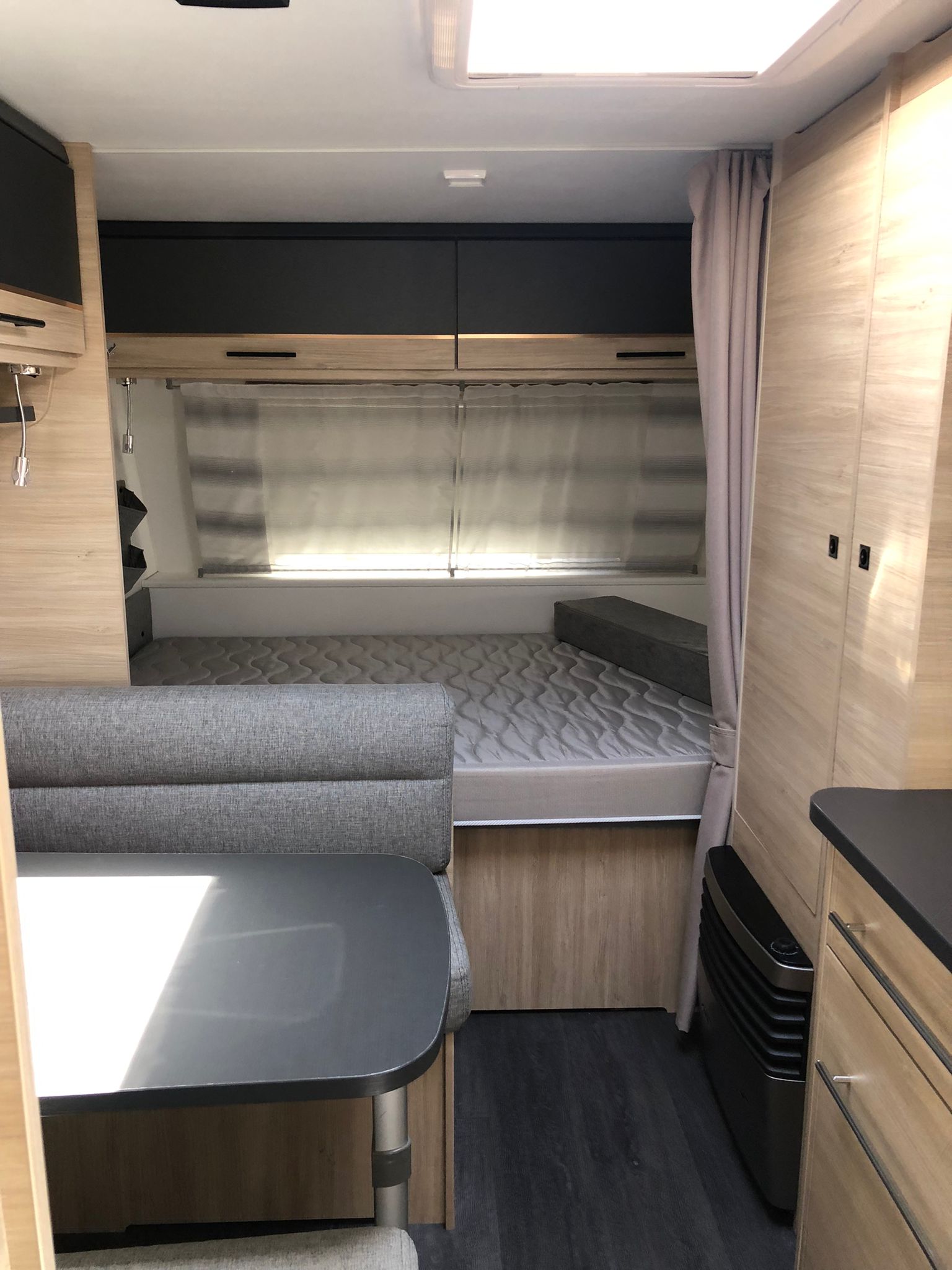 Caravana familiar moderna de 2022 con aire acondicionado y literas miniatura 3