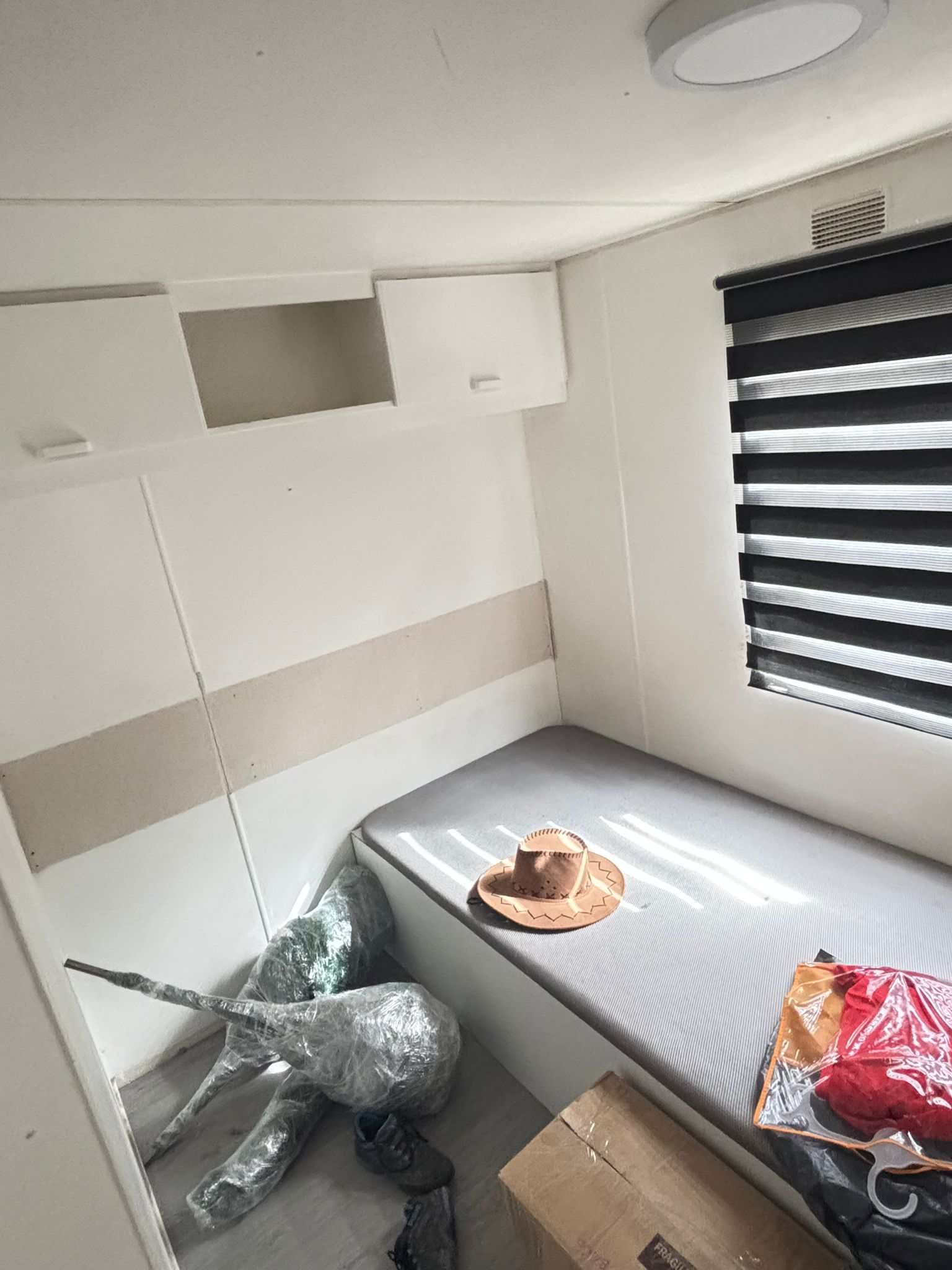 Mobile Home de 48 m² totalmente equipada con 3 habitaciones y baño completo (VALENCIA) miniatura 9