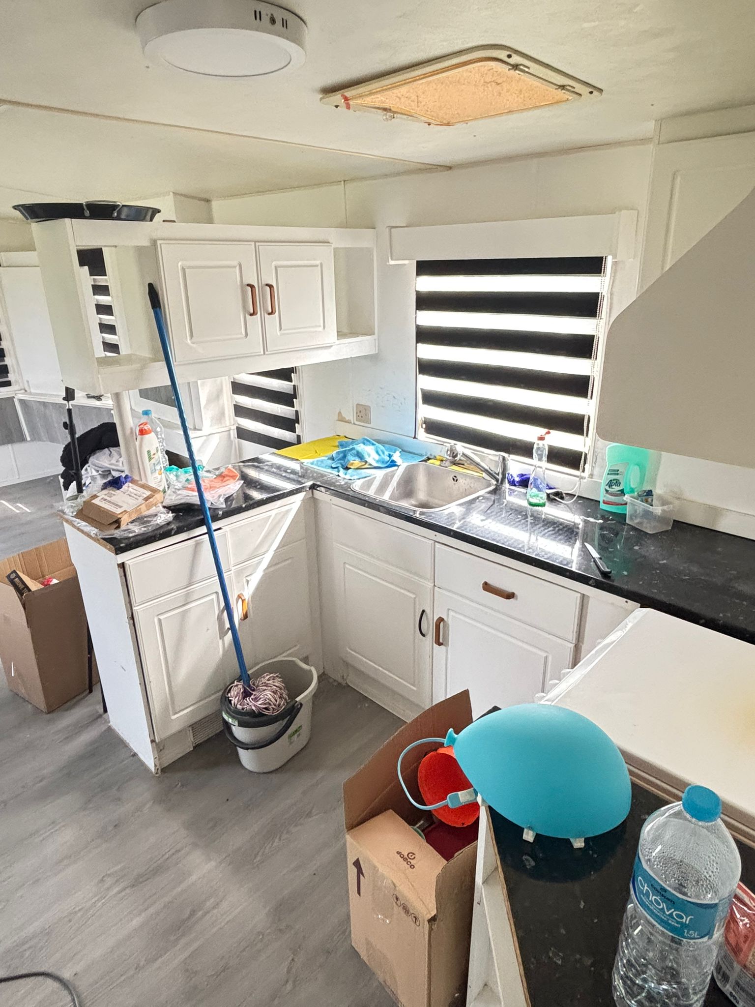 Mobile Home de 48 m² totalmente equipada con 3 habitaciones y baño completo (VALENCIA) miniatura 4
