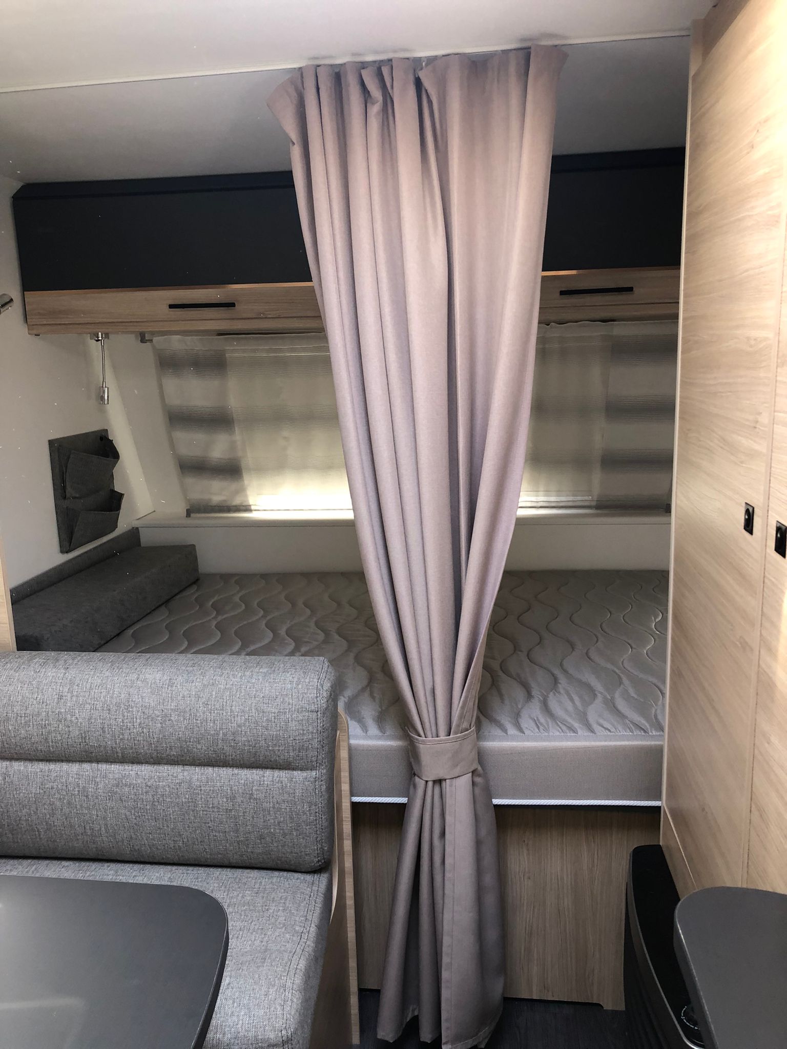 Caravana familiar moderna de 2022 con aire acondicionado y literas miniatura 7