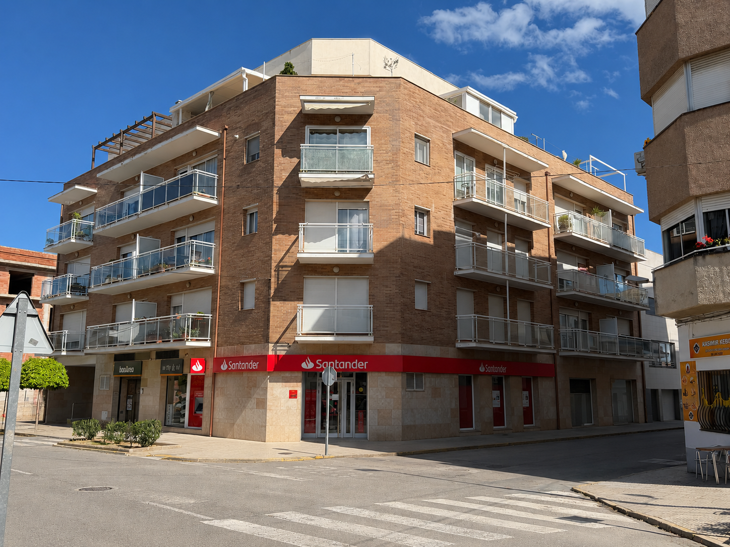 Amplio ático moderno con gran terraza privada