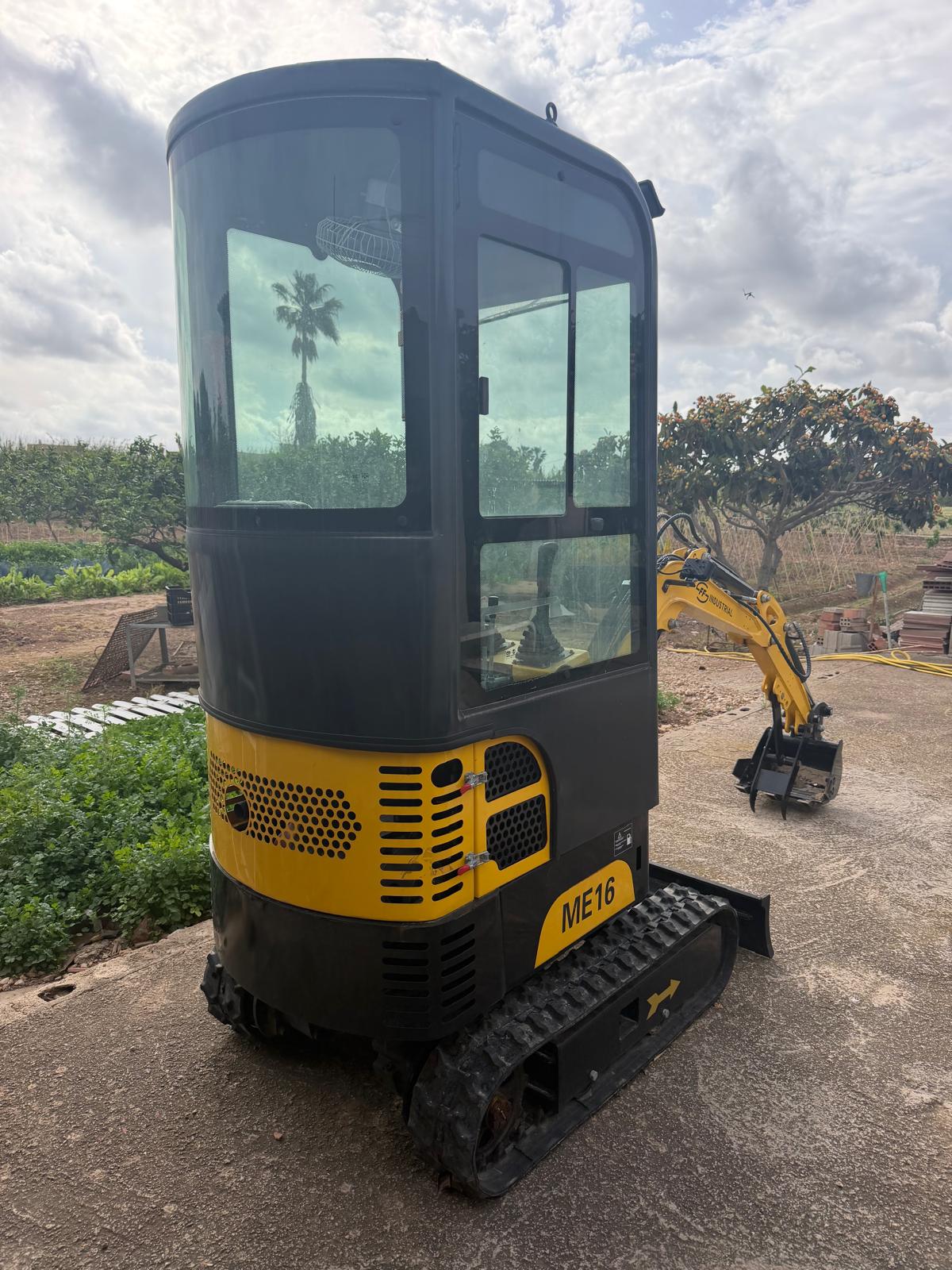 MINI EXCAVADORA miniatura 3